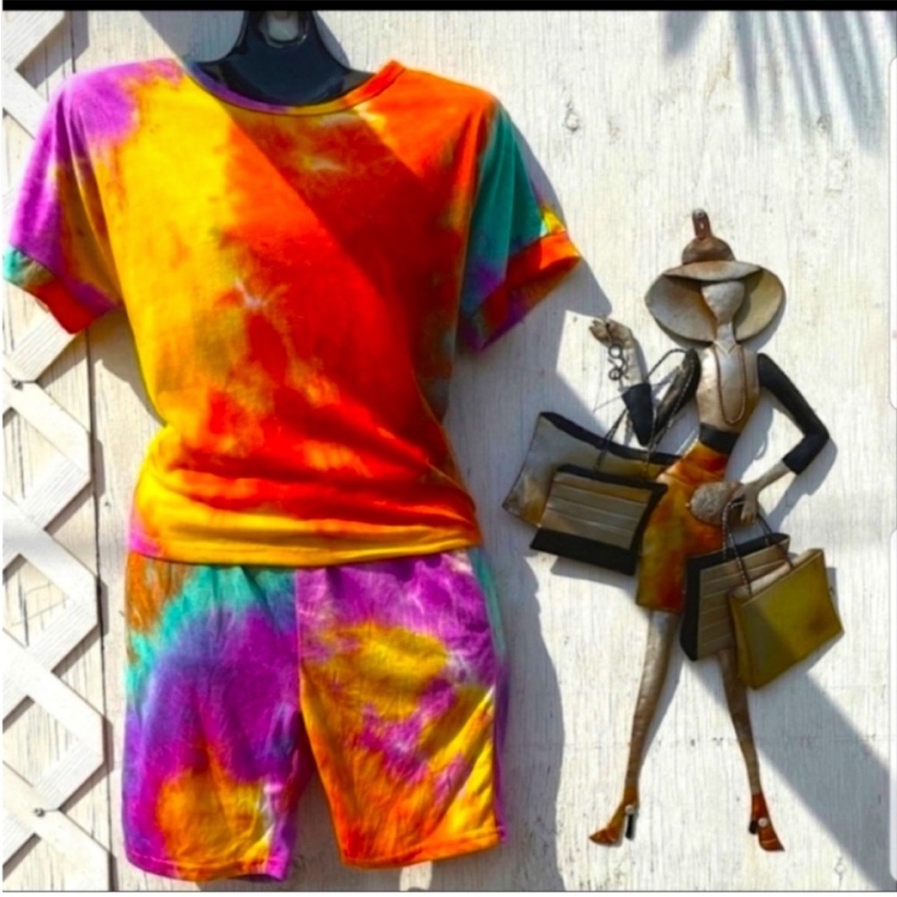 Vibrant Tie-Dye Bike Shorts Set